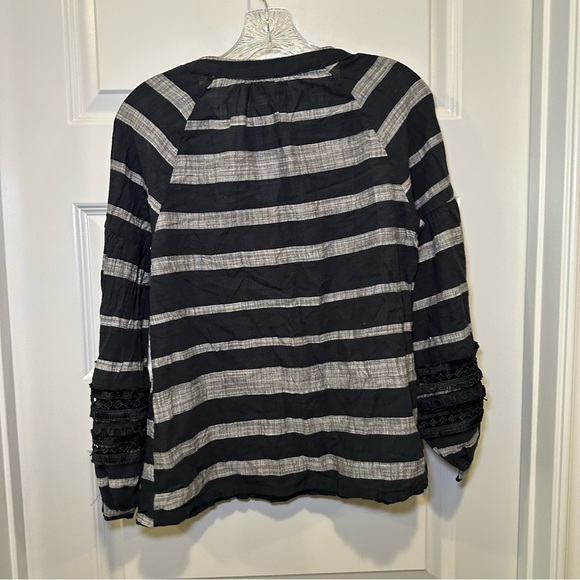 Who What Wear Black/Grey Striped Puff Balloon Sleeve Blouse size XS - Picture 8 of 8